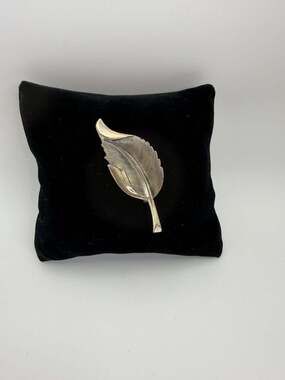 Jewelart Sterling Silver Brooch: Vintage Leaf, Textured Veins
